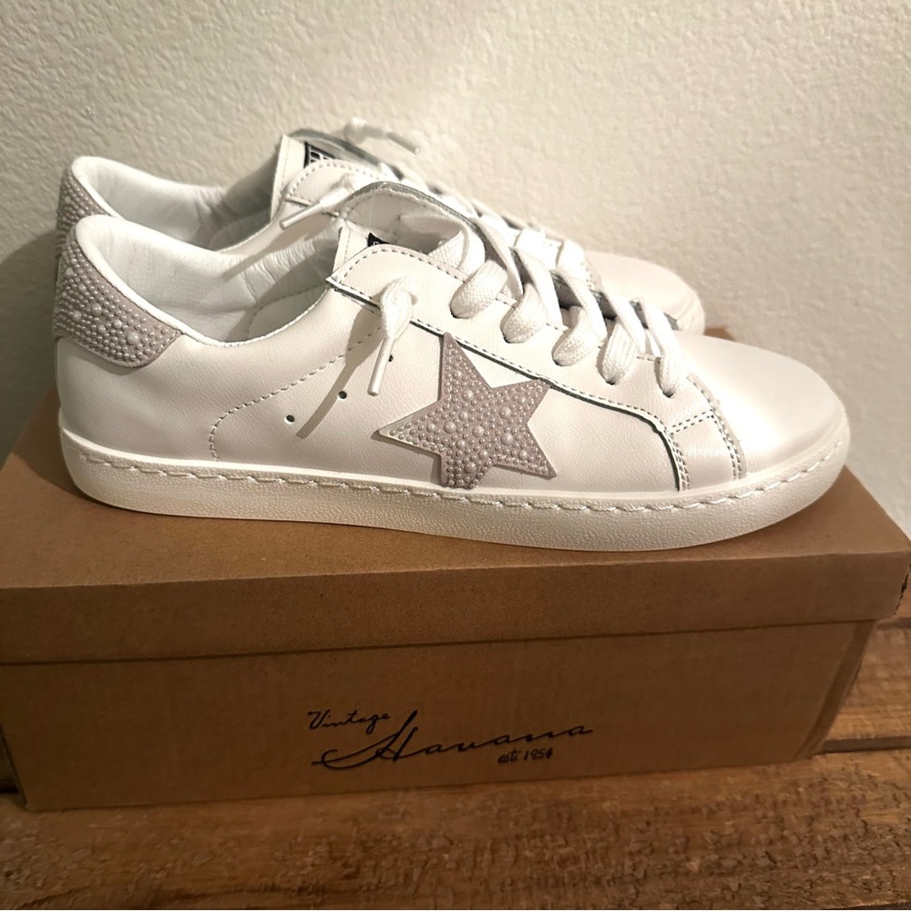 NEW VINTAGE‎ HAVANA Carla Fashion Sneaker Pearl Star Star
Size 8.5 NWT